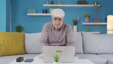Old-man-unable-to-use-App-on-laptop.-He's-trying-to-figure-it-out.